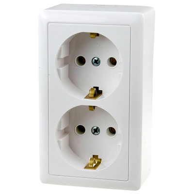 Розетка двойная наружная белая с заземлением без шторок 16А 250В