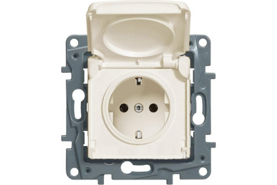 Розетка с заземлением со шторками слоновая кость ETIKA 