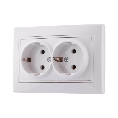 Розетка двойная с з/к белая MIRA
