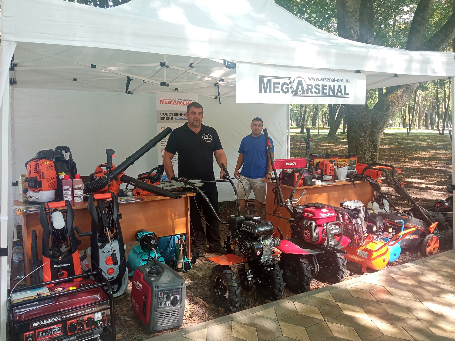 Выставка "MegArsenal" в парке Победы
