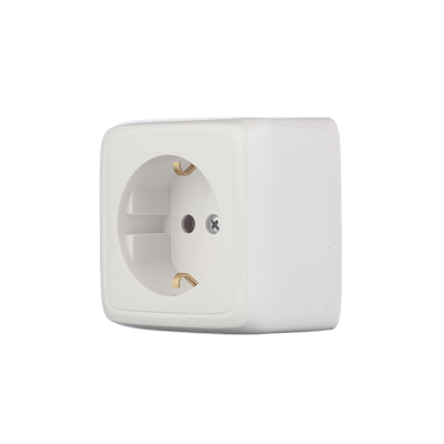 Розетка наружная с заземлением с изоляционной пластиной белая (HEGEL)