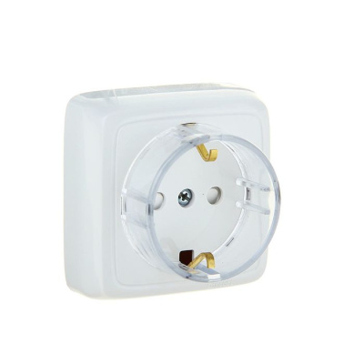 Розетка наружная с заземлением с изоляционной пластиной со шторками (стакан) белая (HEGEL)