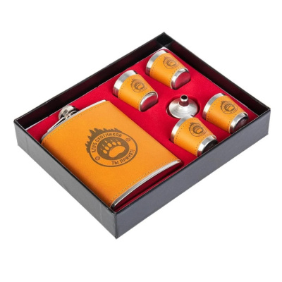 Набор Клуб охотников (фляжка 240 мл + 4 стопки + воронка) (HS-2021-A1) Helios