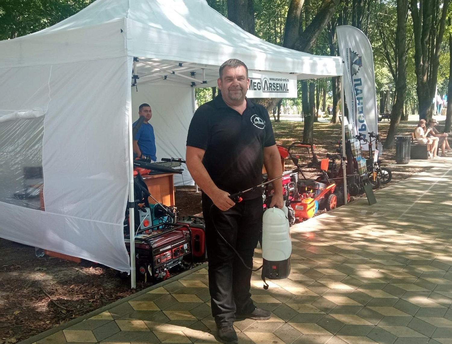 Выставка "MegArsenal" в парке Победы