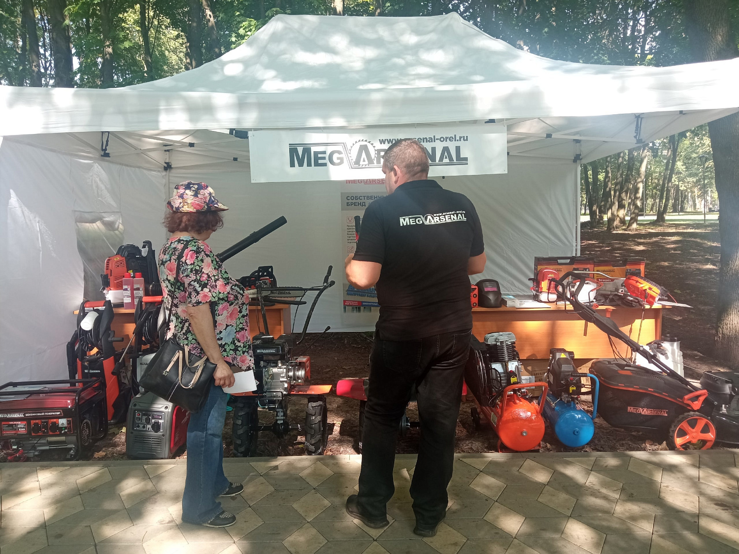 Выставка "MegArsenal" в парке Победы